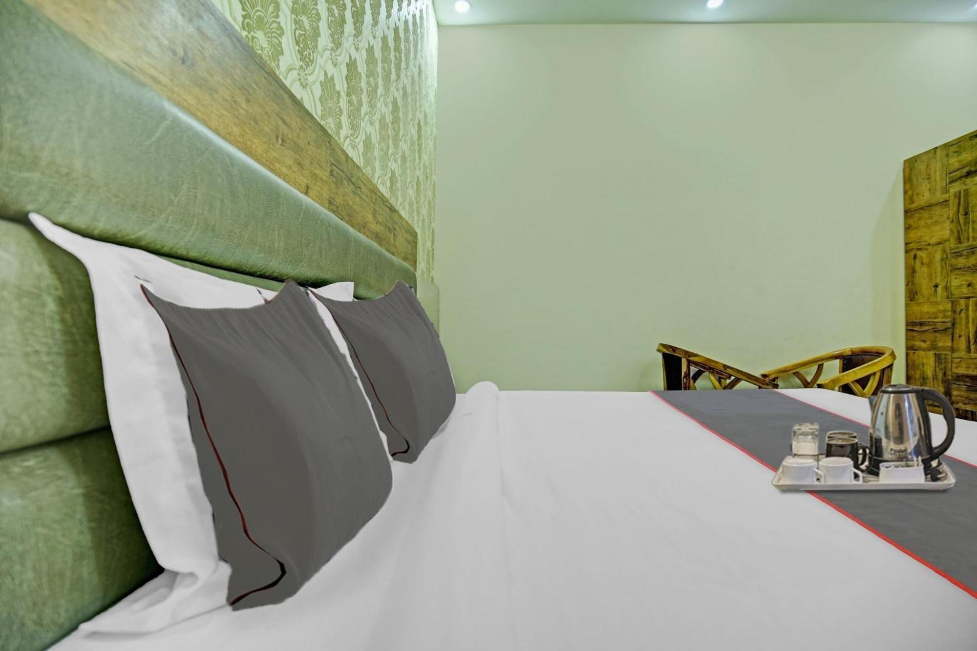 Collection O Rd Hotel Zirakpur エクステリア 写真