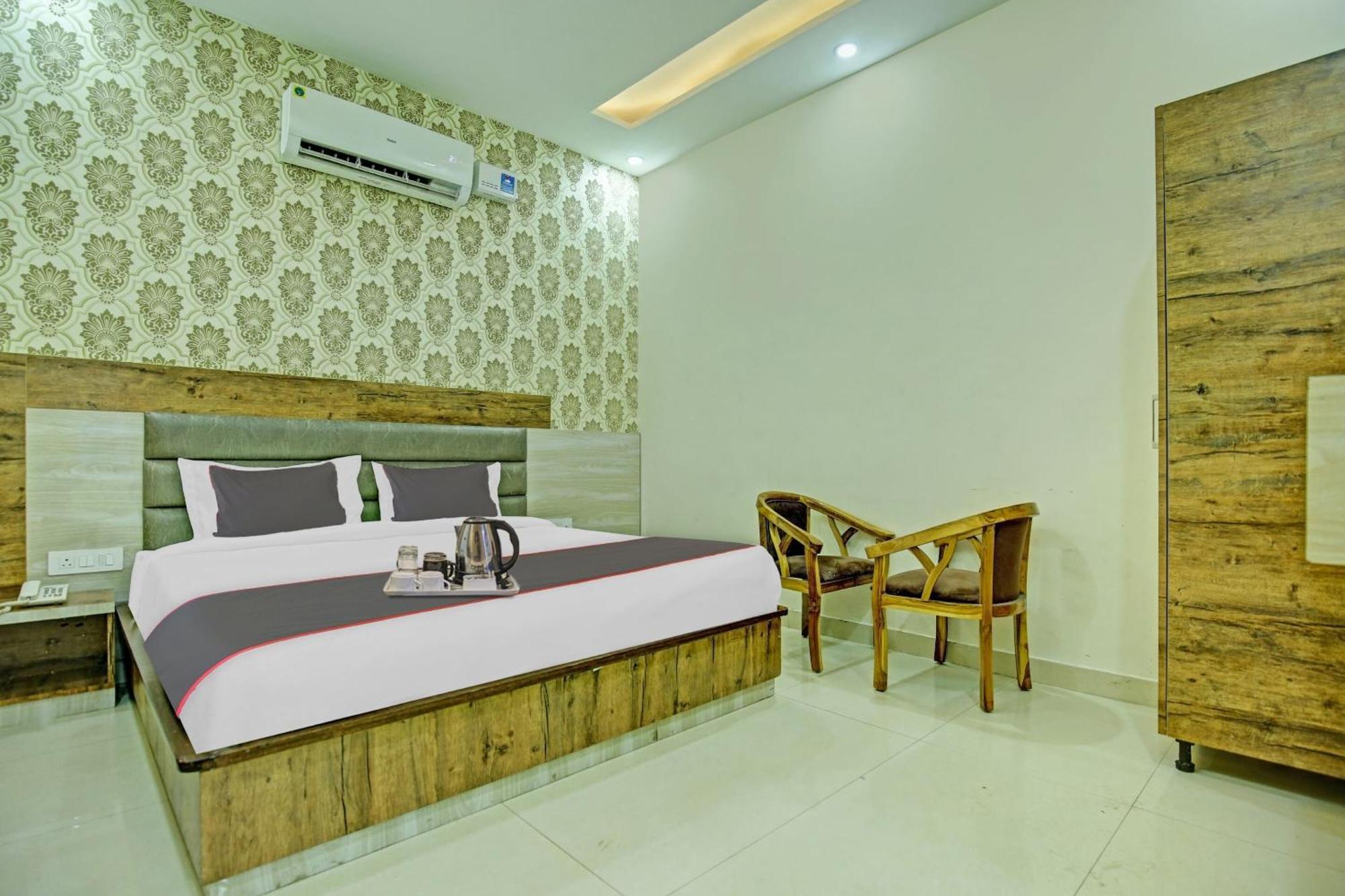Collection O Rd Hotel Zirakpur エクステリア 写真
