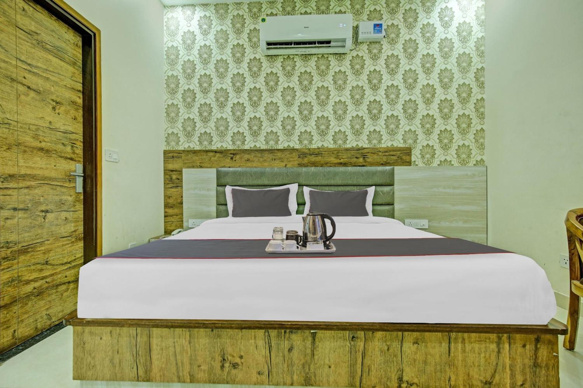 Collection O Rd Hotel Zirakpur エクステリア 写真