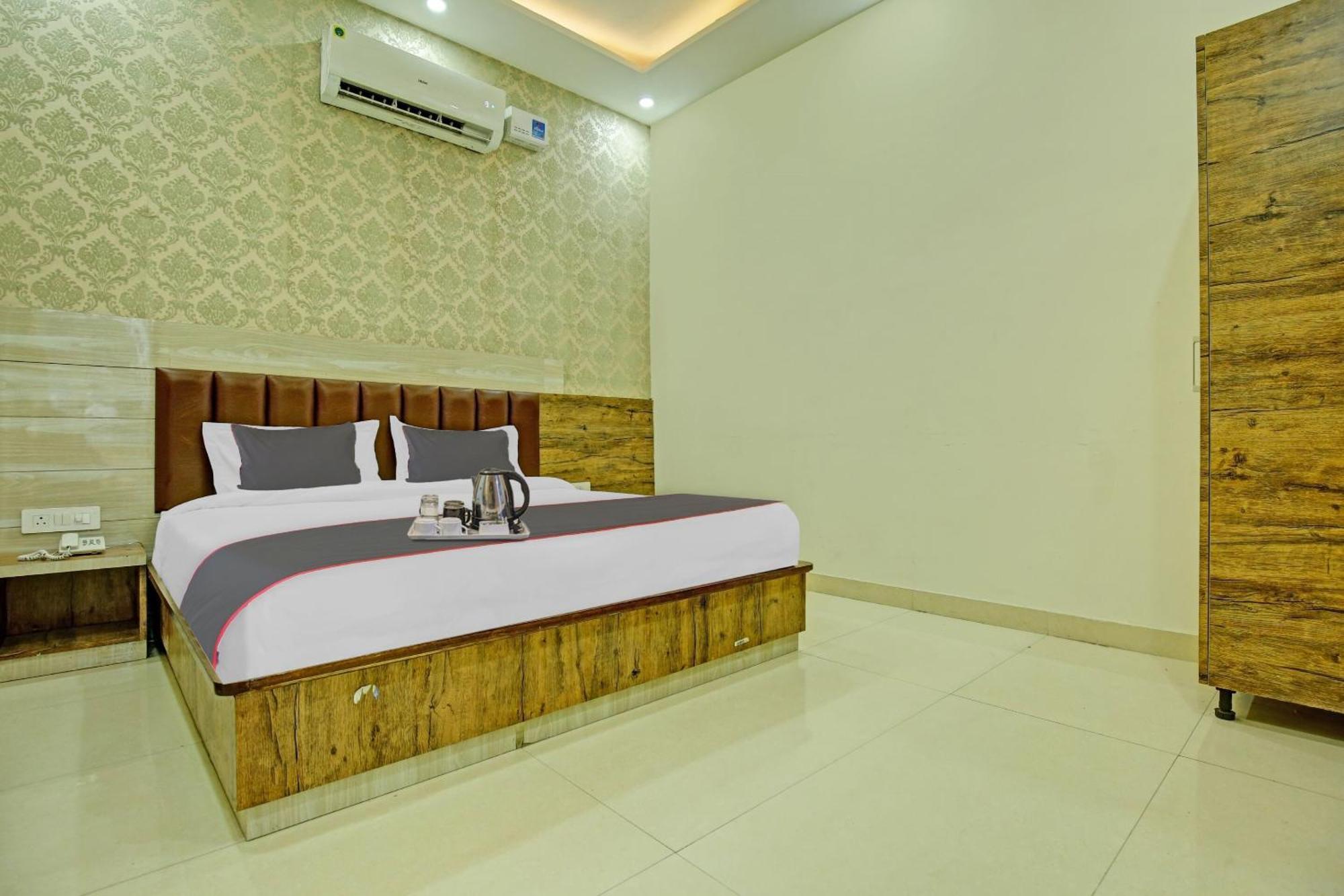 Collection O Rd Hotel Zirakpur エクステリア 写真