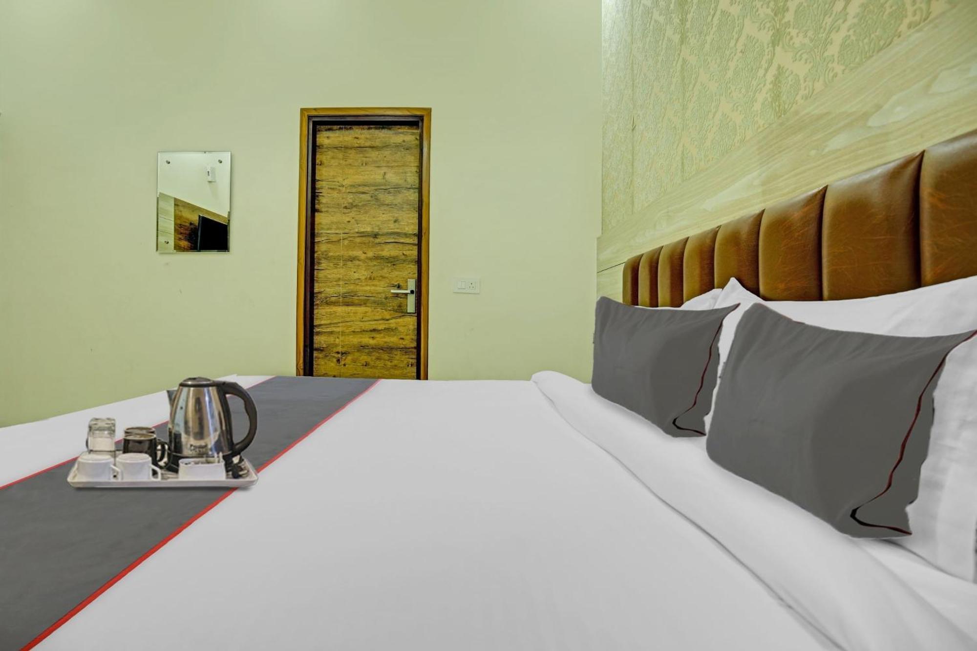 Collection O Rd Hotel Zirakpur エクステリア 写真